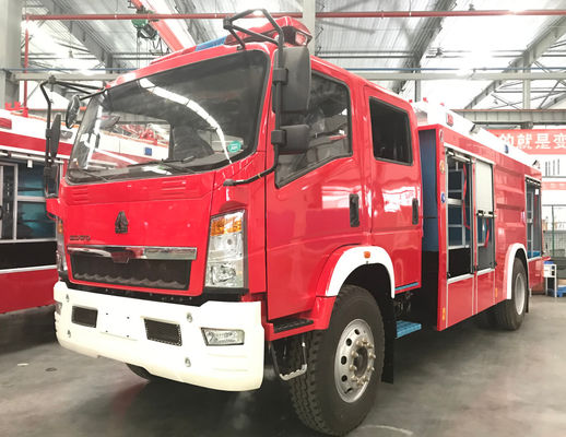 多目的に噴霧する道のための HOWO の赤い色の水タンクの普通消防車 4000L 容量