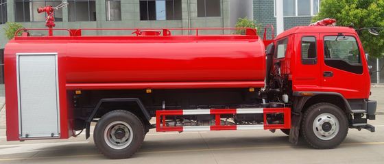 消火活動のために動かされる10800L大容量の水タンクの普通消防車177KW 6