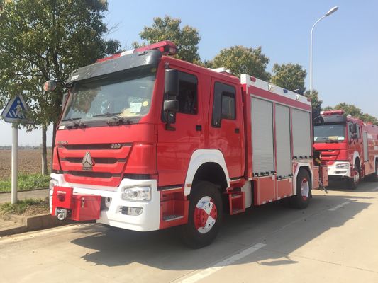 5 トン クレーンが付いている Howo の消火ライト救助の普通消防車 228KW 4x2